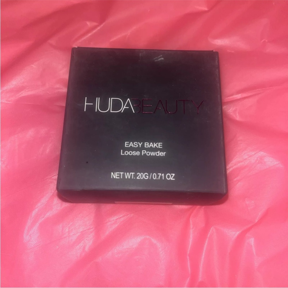 Huda Beauty Easy Bake Loose Powder 20g / .71 oz New in Sealed Box - Coffee Cake